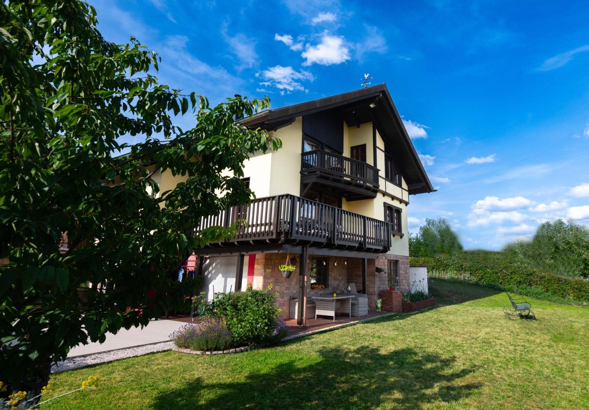 Sonnige Aussicht Vila Losheim Exterior foto